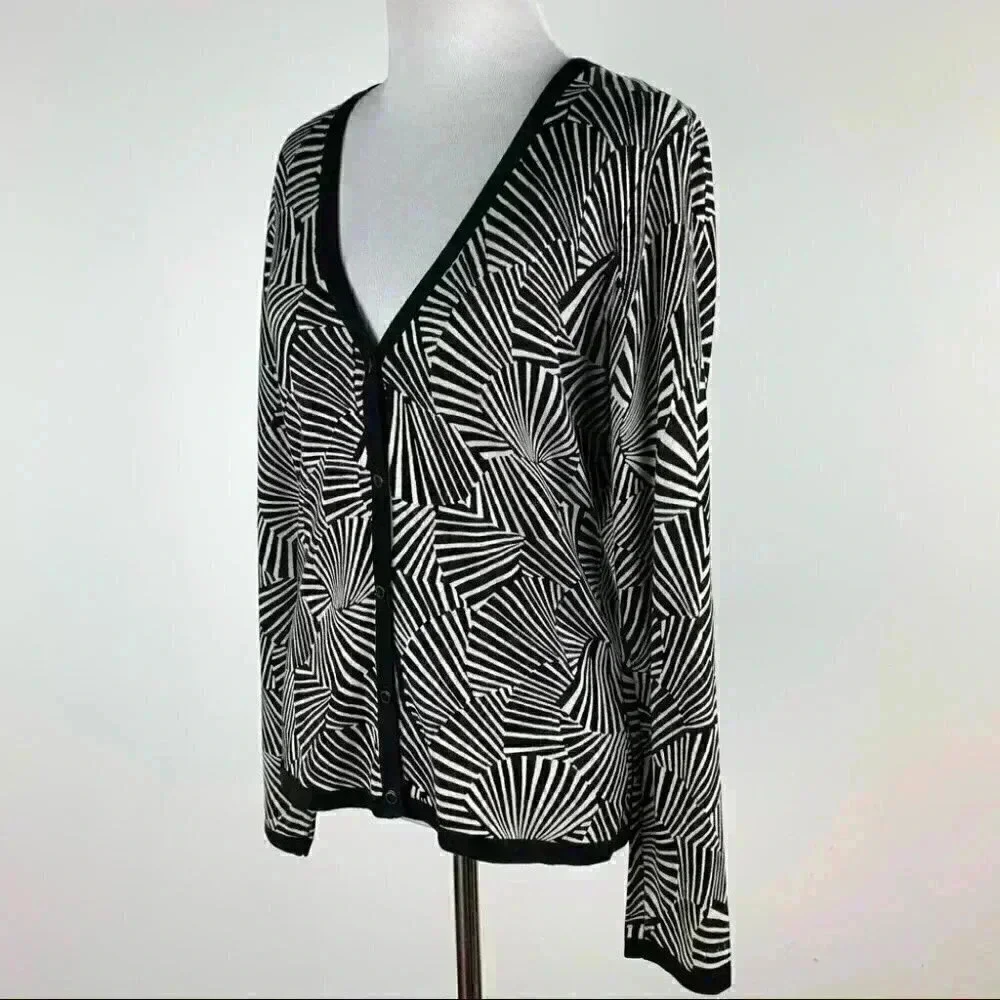 Judith Hart  sweater size S 32% silk clamshell zebra print V-neck cardigan